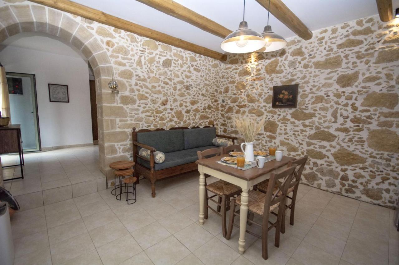 Holiday home Pamelas House With Jacuzzi *