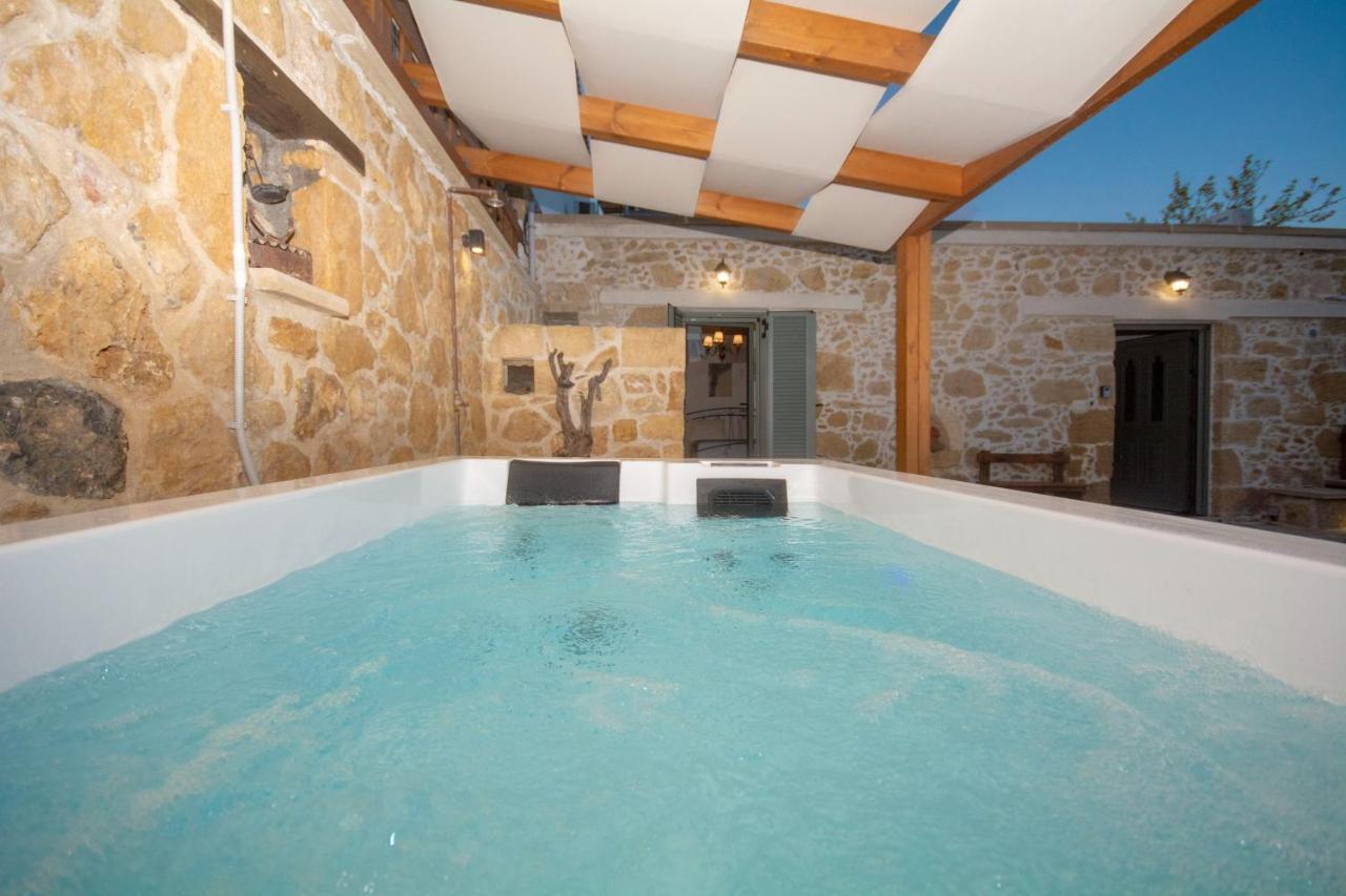 Holiday home Pamelas House With Jacuzzi Kissamos