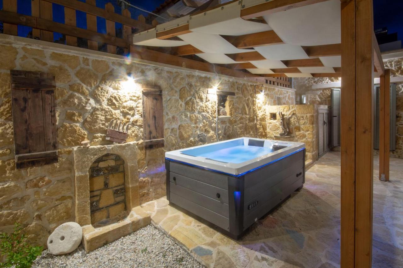 Holiday home Pamelas House With Jacuzzi *